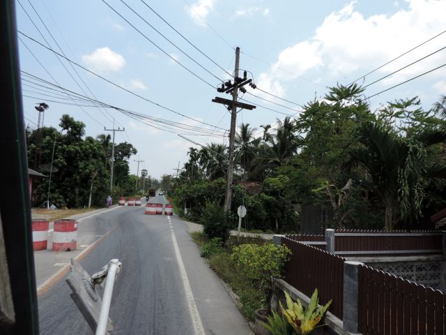 Gefährliches Südthailand - überall Strassenblockaden.